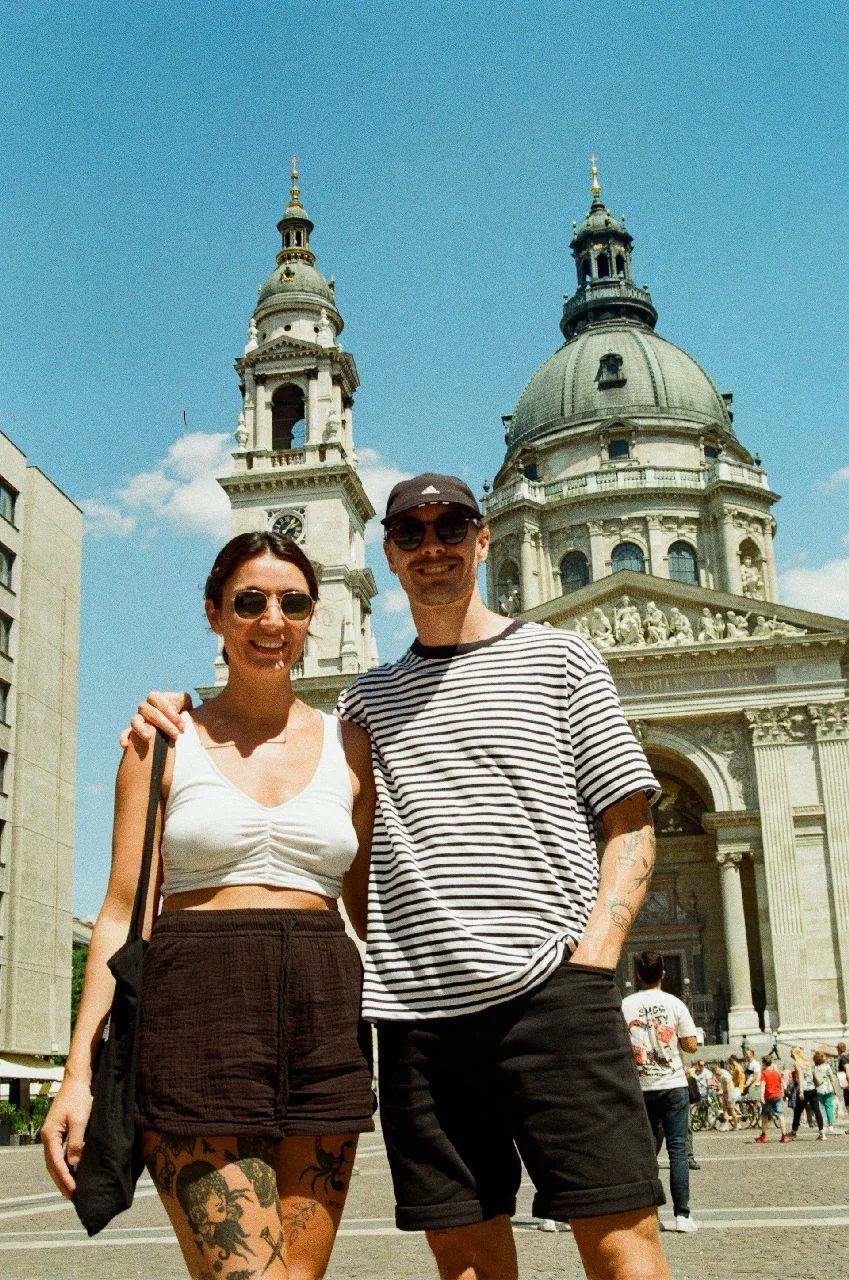 travel couple happy